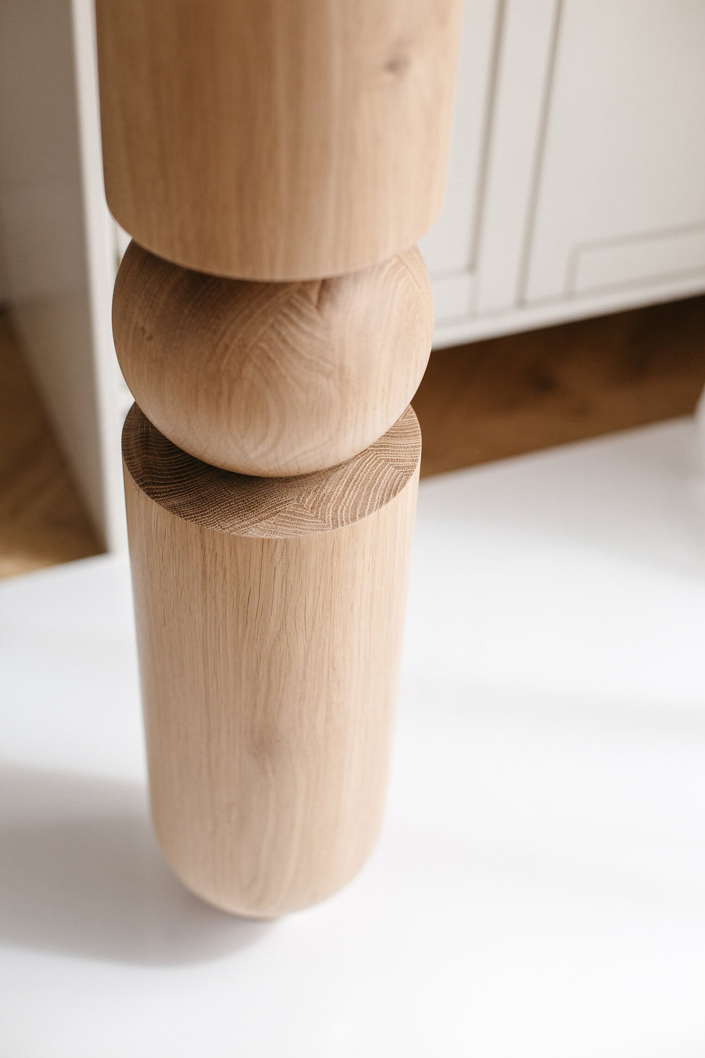 Table & Bar Wooden Furniture Leg with Sphere, H690 mm