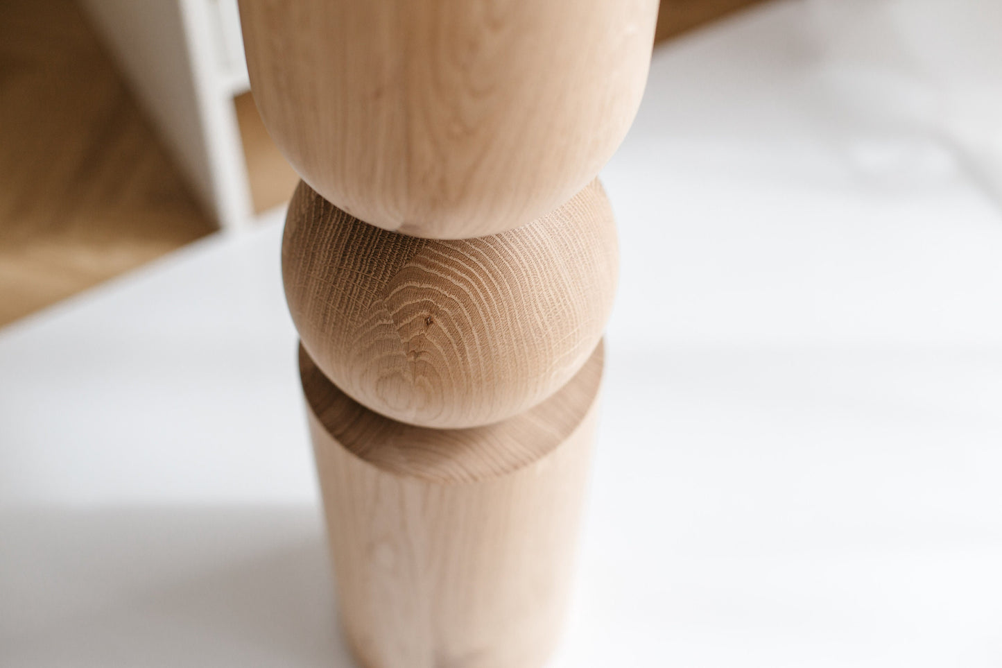 Table & Bar Wooden Furniture Leg with Midle Sphere, H690 mm