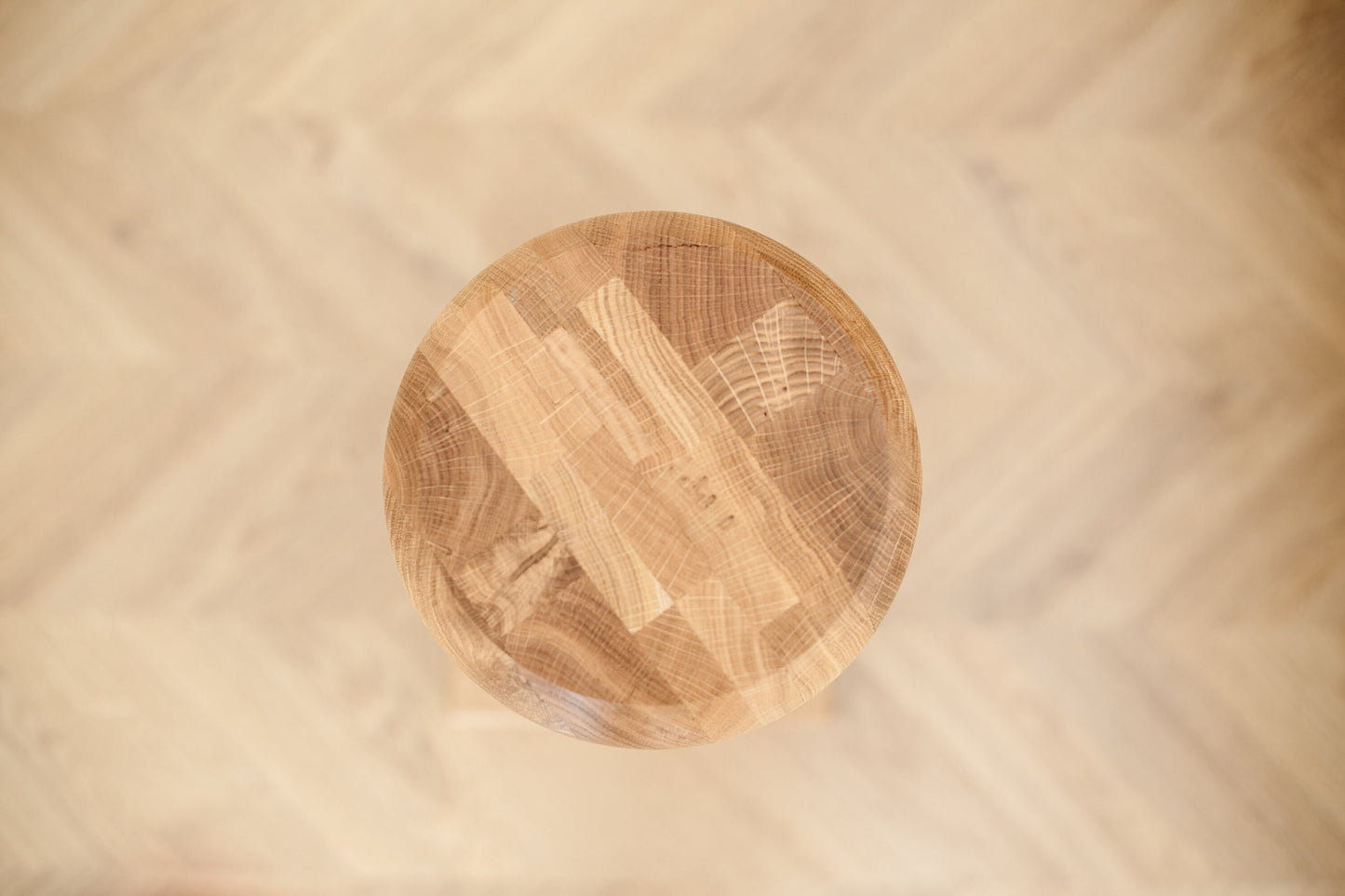 Elegant Bedside Table – Handcrafted Wood with Central Sphere Accent H580 mm