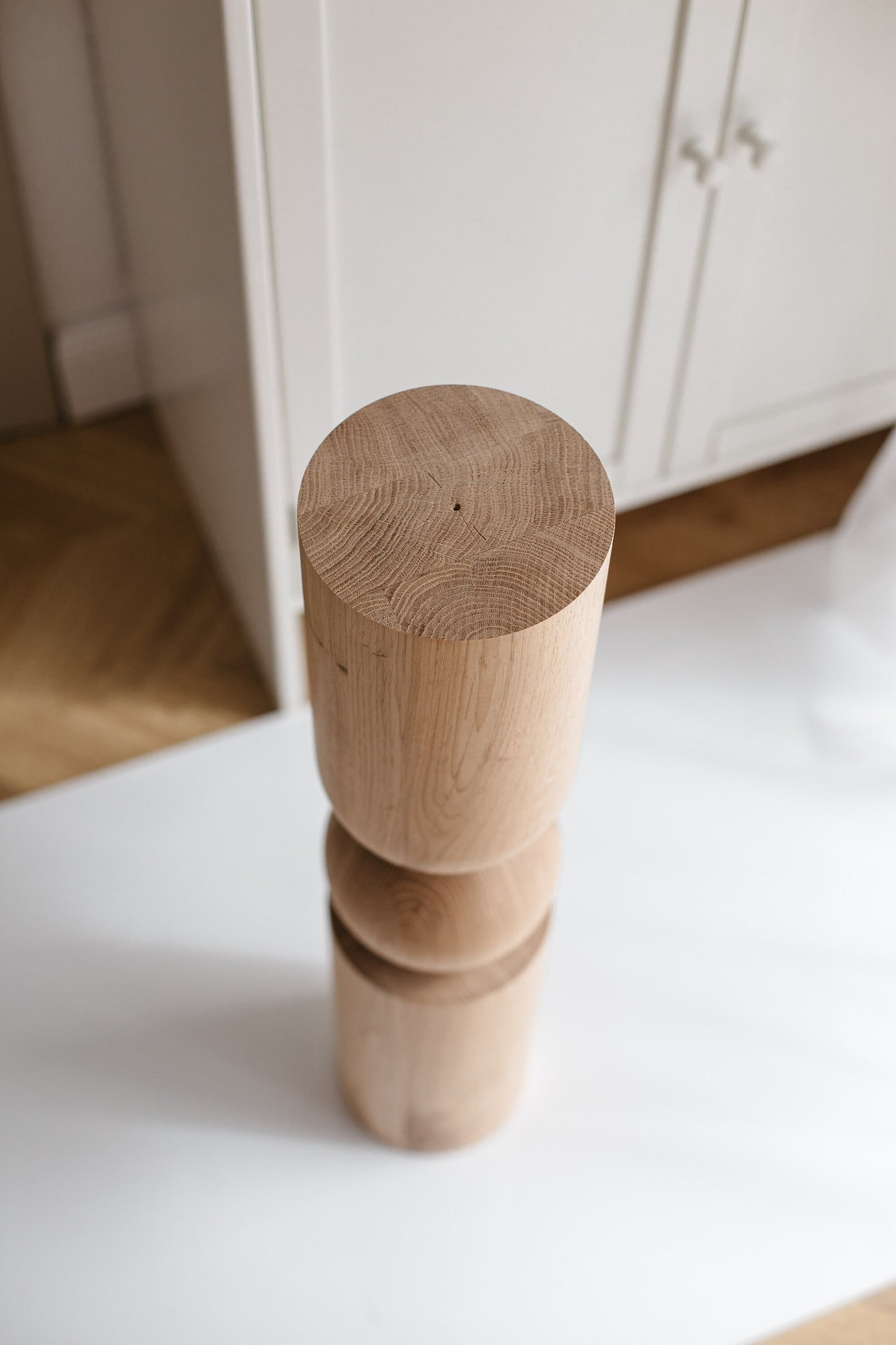 Table & Bar Wooden Furniture Leg with Midle Sphere, H690 mm