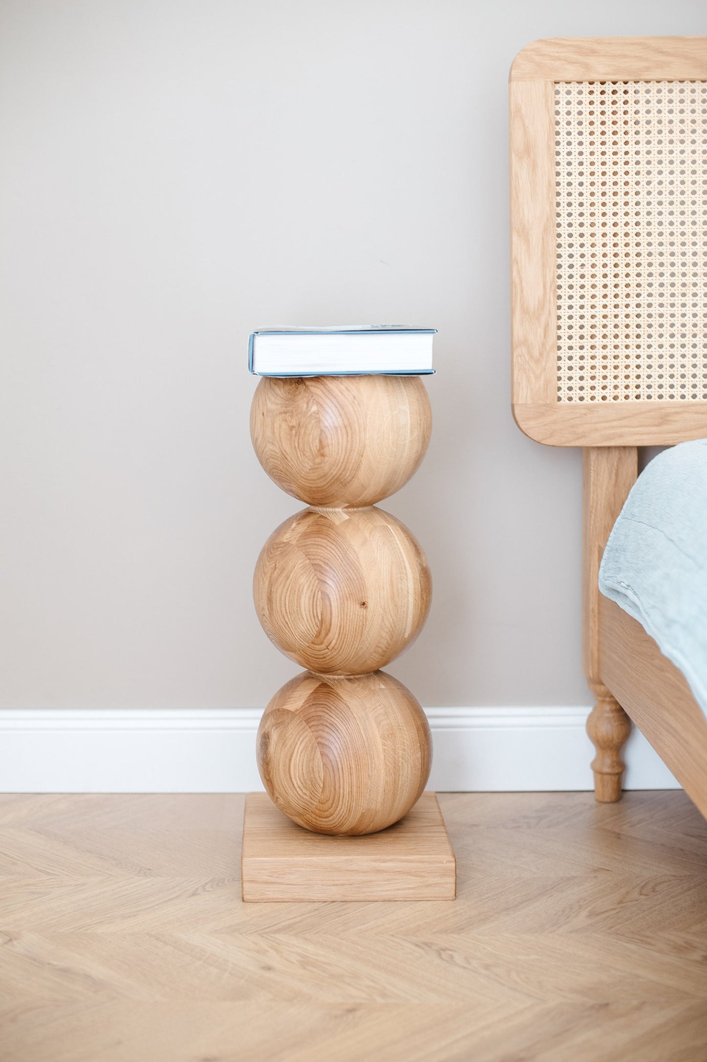 Elegant Bedside Table – Handcrafted Wood with Central Sphere Accent H580 mm