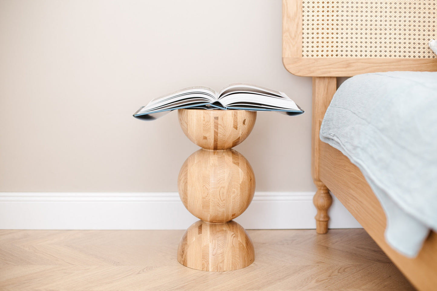 Handmade Wooden Nightstand – Solid Wood with Elegant Sphere Detail H400 mm