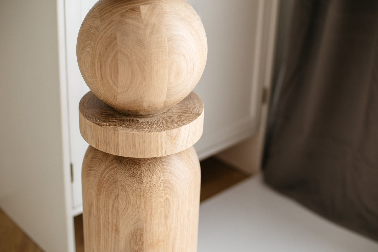 Table & Bar Wooden Furniture Leg with Midle Sphere, H860 mm