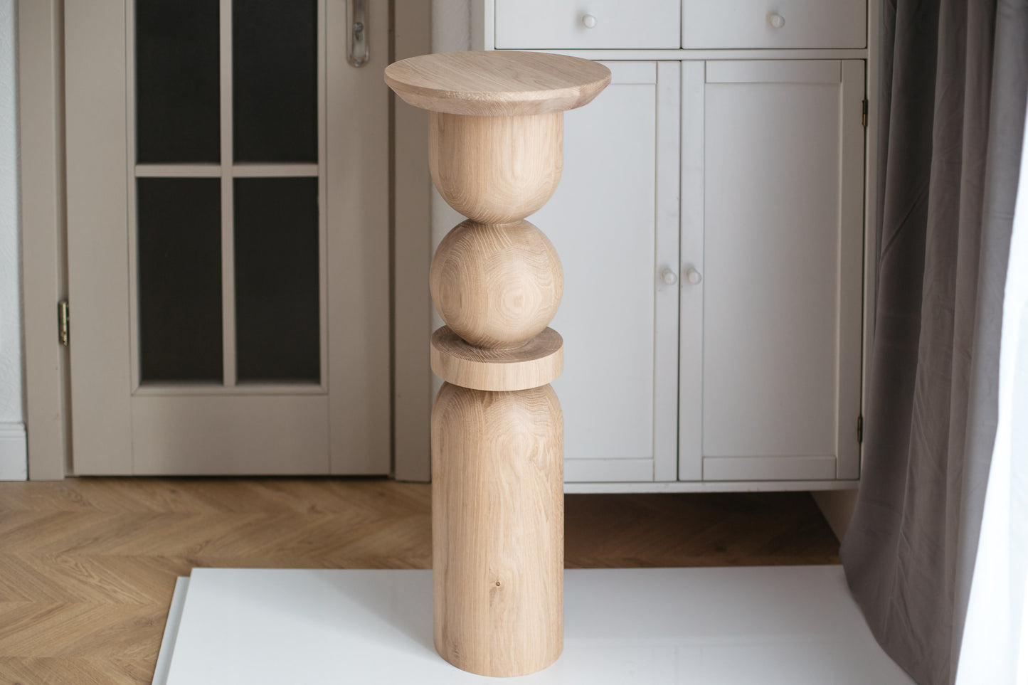Stylish Wooden Pedestal: Perfect as a Side Table or Plant Holder H900 mm