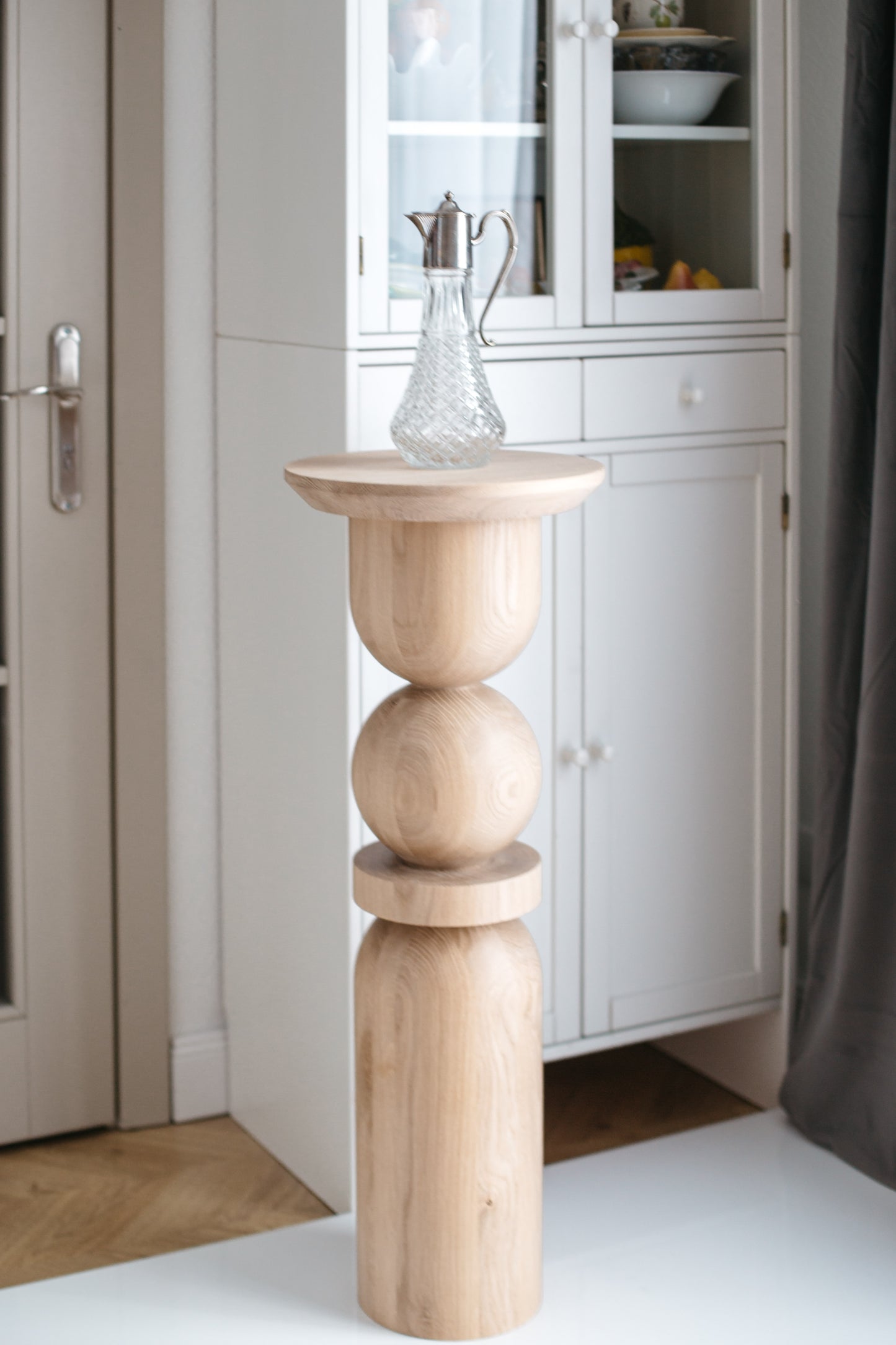Stylish Wooden Pedestal: Perfect as a Side Table or Plant Holder H900 mm