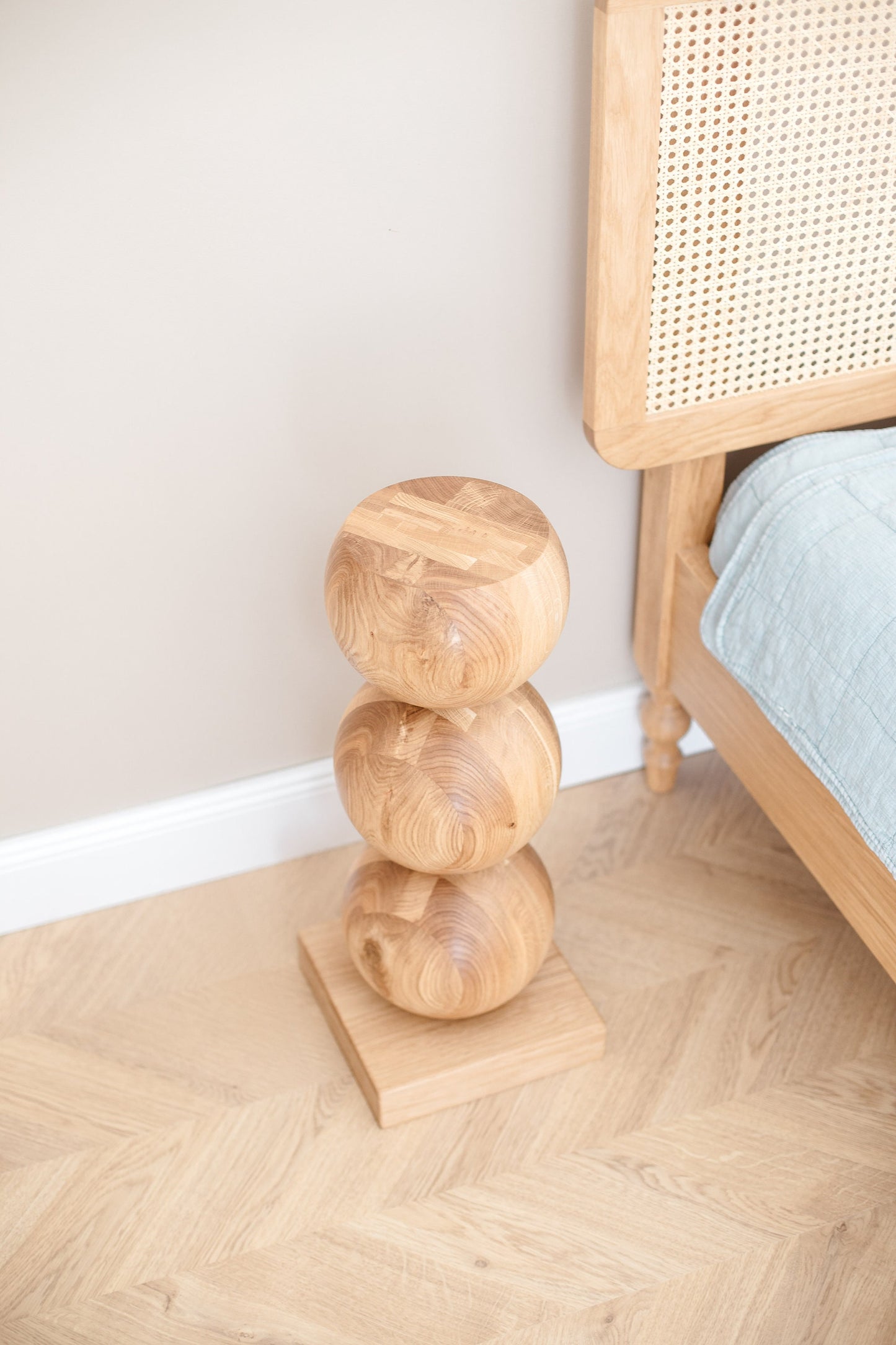 Elegant Bedside Table – Handcrafted Wood with Central Sphere Accent H580 mm