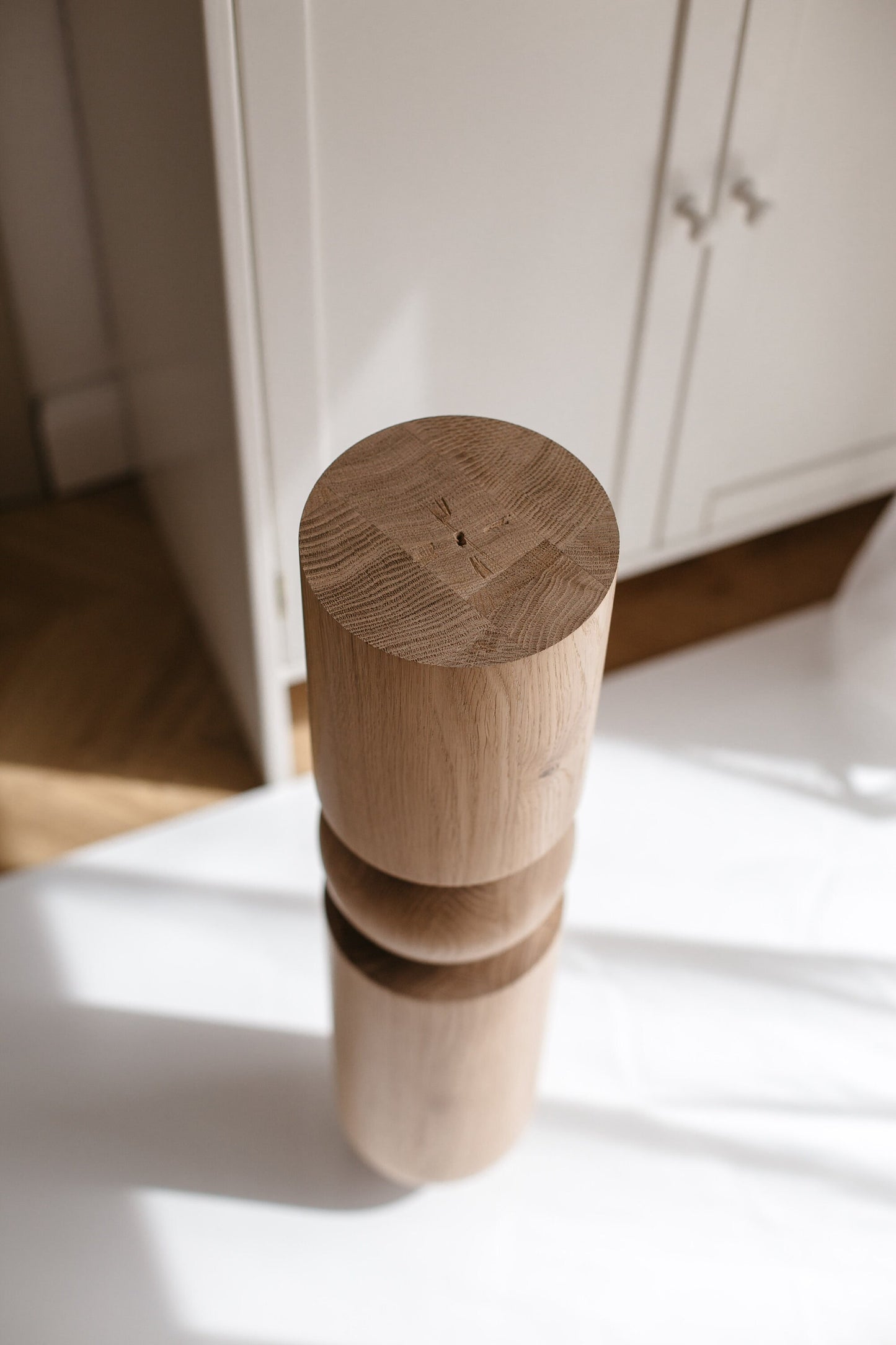 Table & Bar Wooden Furniture Leg with Sphere, H690 mm