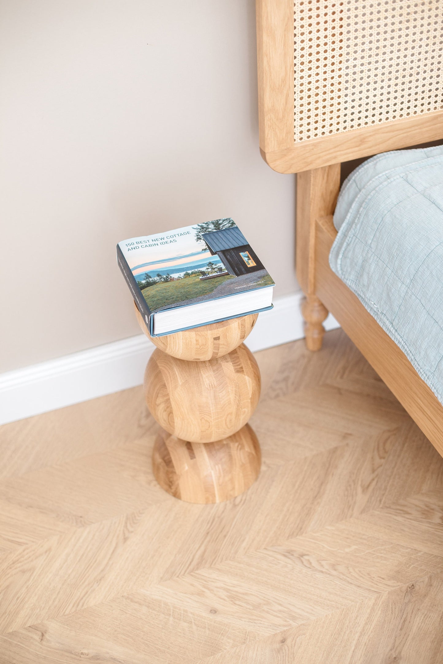 Handmade Wooden Nightstand – Solid Wood with Elegant Sphere Detail H400 mm