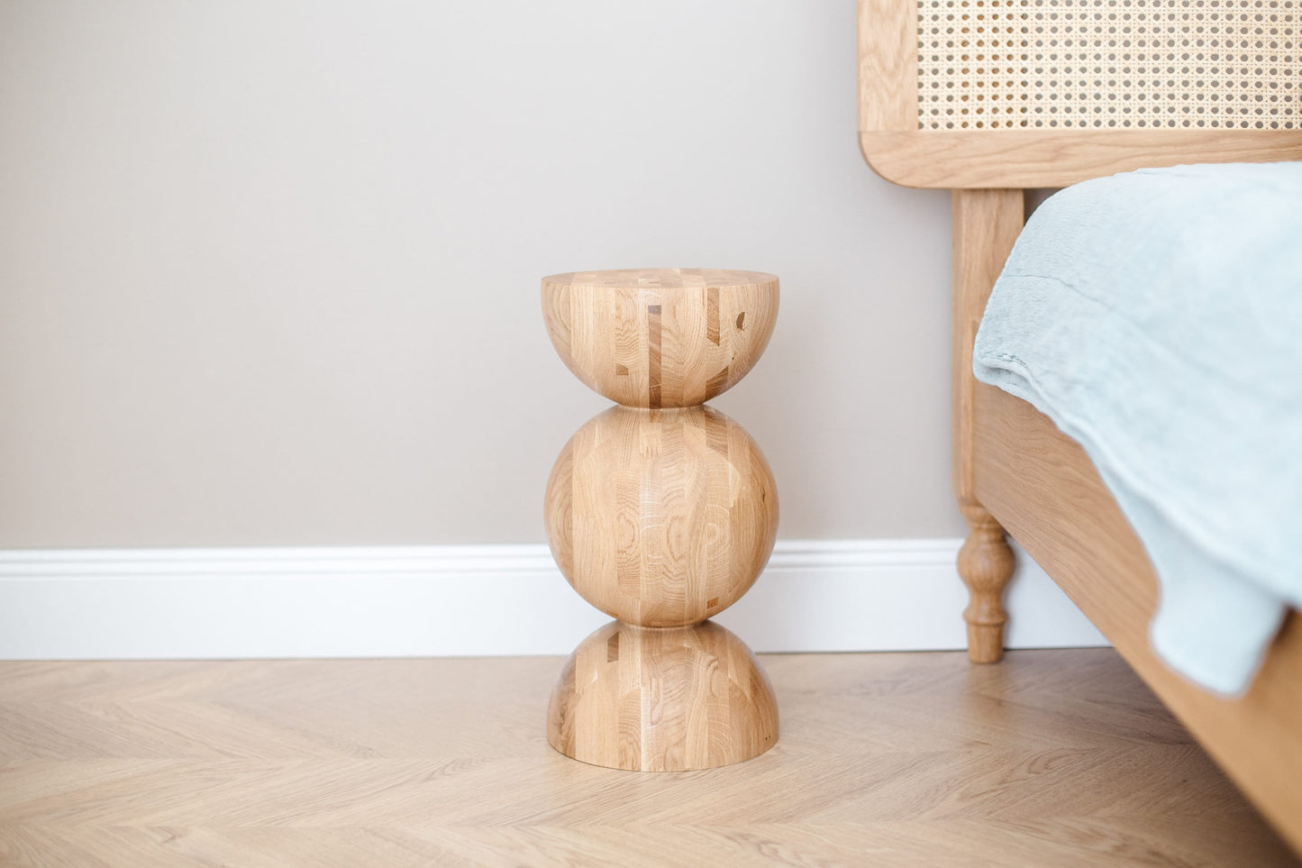 Handmade Wooden Nightstand – Solid Wood with Elegant Sphere Detail H400 mm