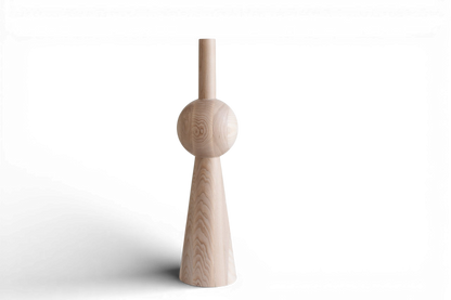 Konisches Möbelbein aus Holz mit Kugeldetail – Drechseldesign, H670 mm