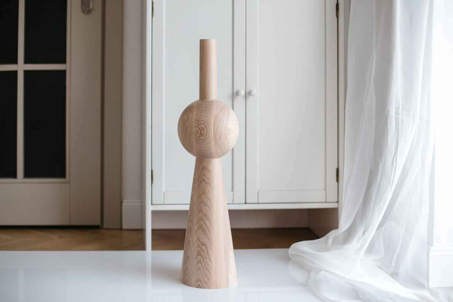 Möbelbein aus Holz mit vier Kugeln, H670 mm