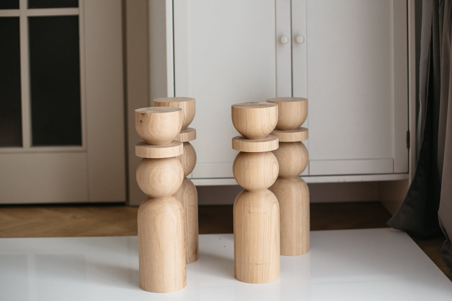 Pied de table basse en bois naturel avec sphère, H500 mm