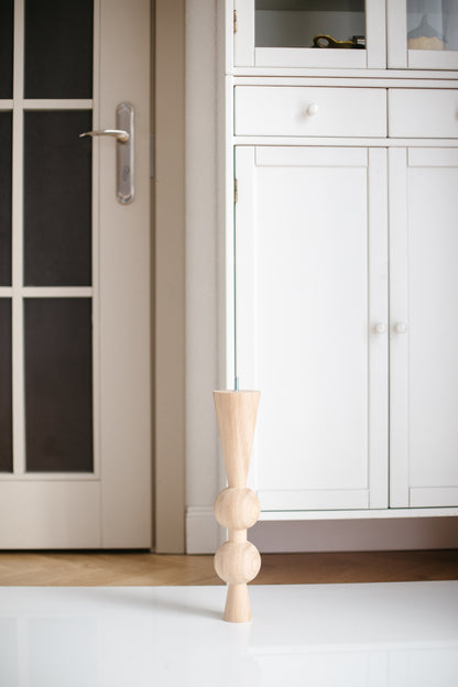 Pied de table basse en bois naturel avec sphère, H500 mm