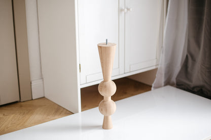 Pied de table basse en bois naturel avec sphère, H500 mm