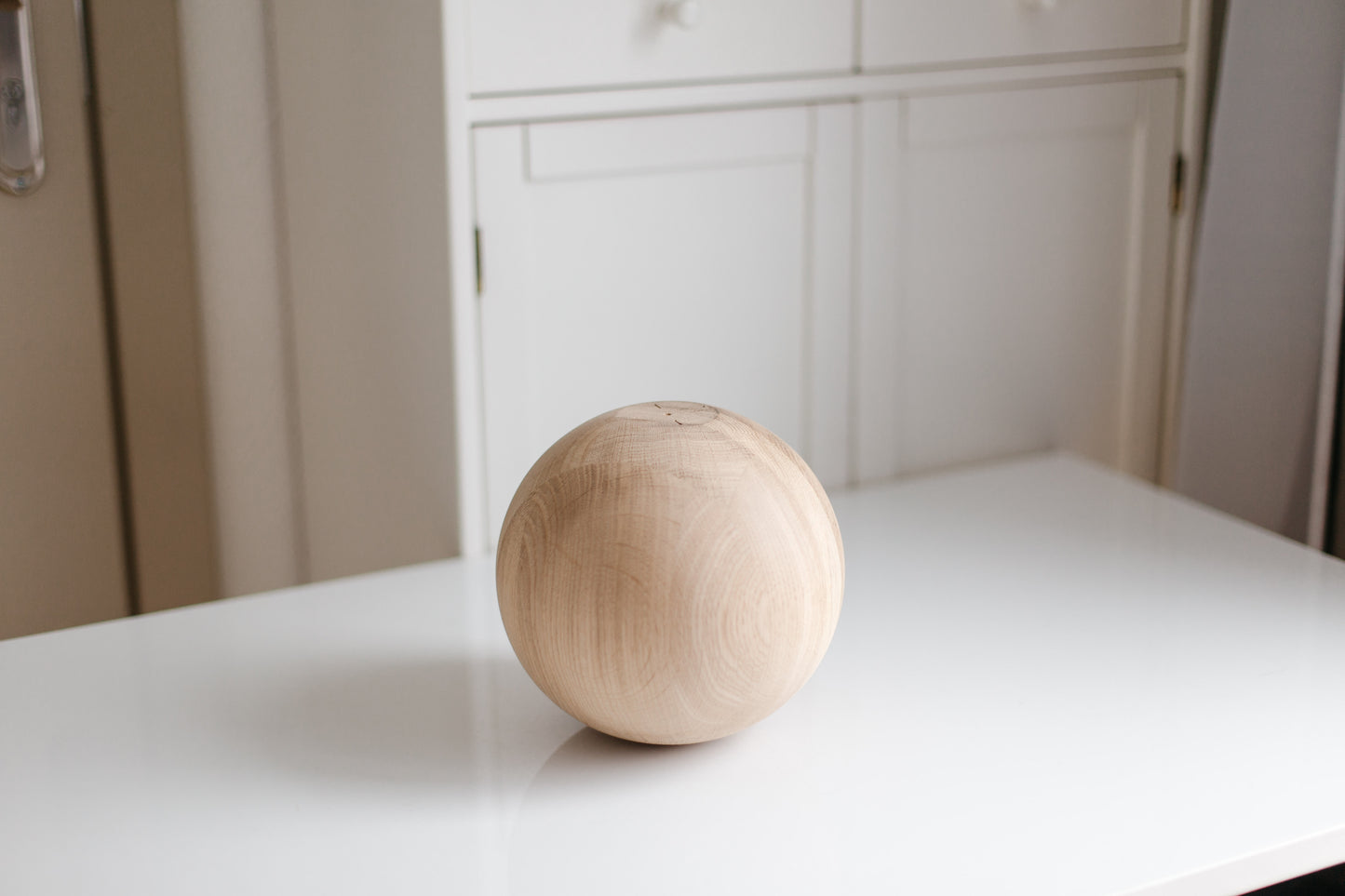 Round Turned Wooden Furniture Leg with Sphere Detail – Lathe-Turned Design, H170 mm
