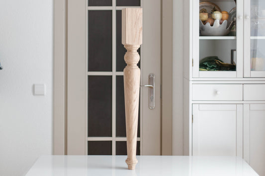 Möbelbein aus Holz mit vier Kugeln, H670 mm