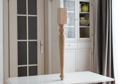 Pied de meuble en bois avec quatre sphères, H670 mm